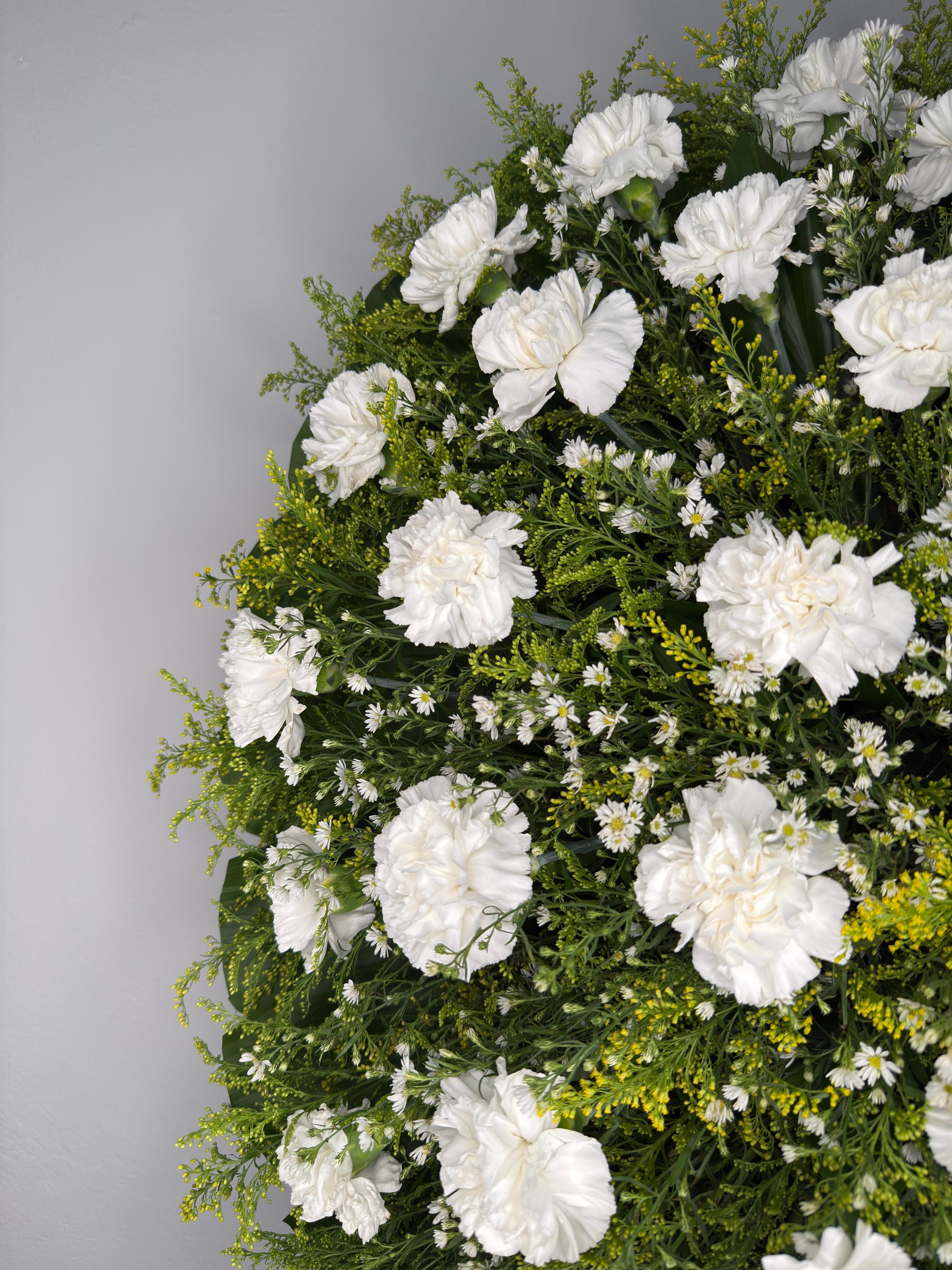 Corona de Claveles – Luz de Despedida