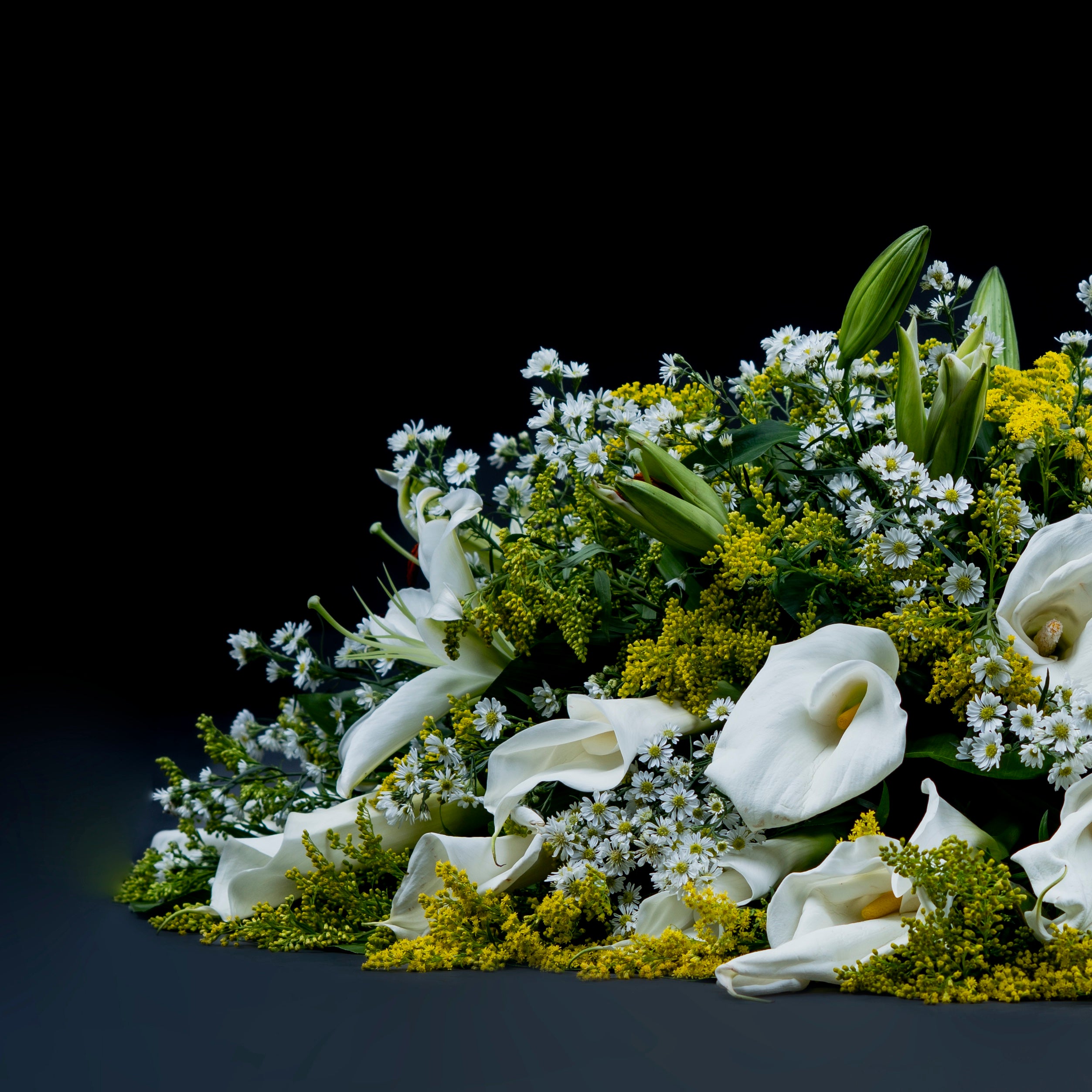 Ramo Fúnebre de Rosas y Lirios – Despedida Serena