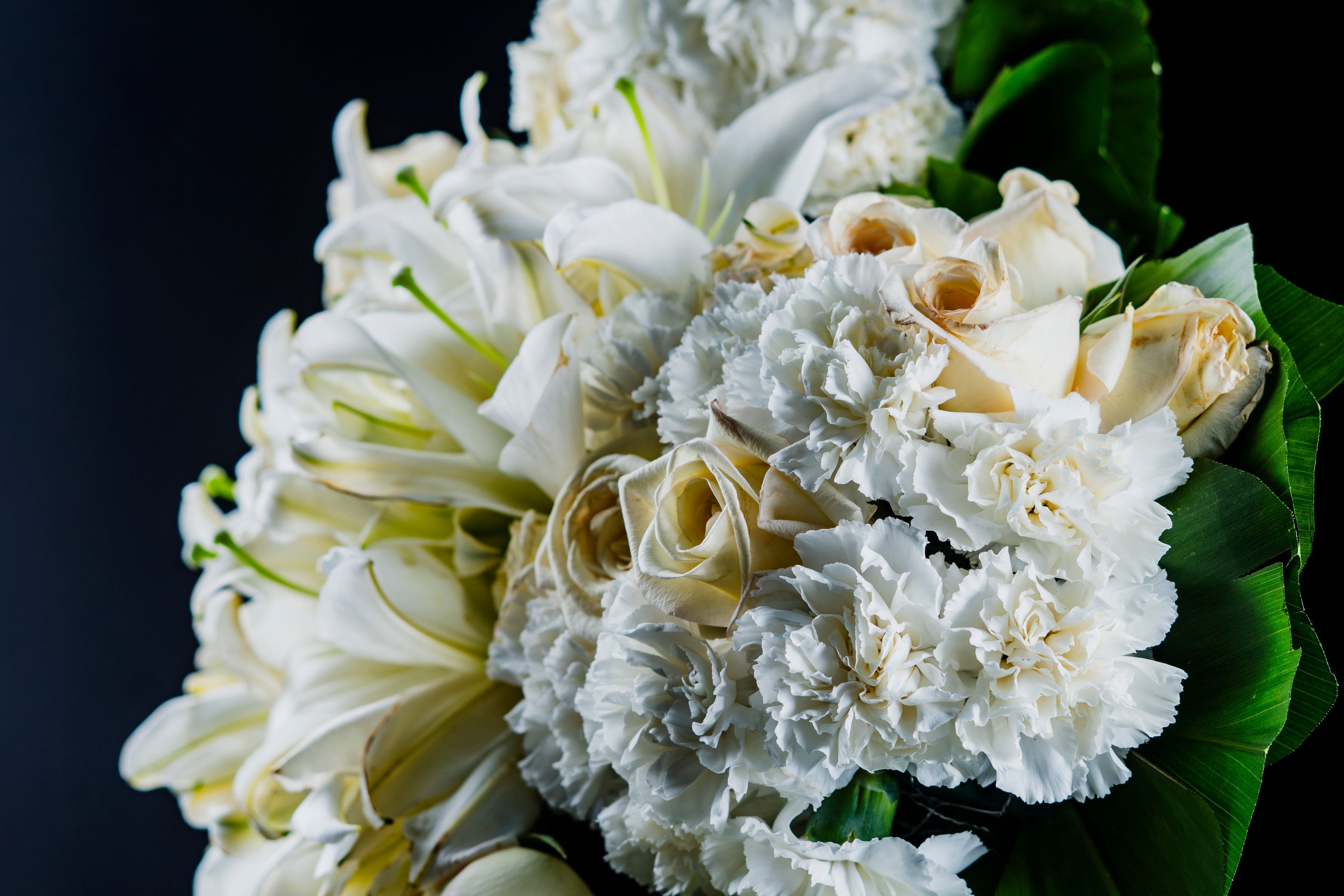 Cruz de Rosas y Lirios – Luz Eterna