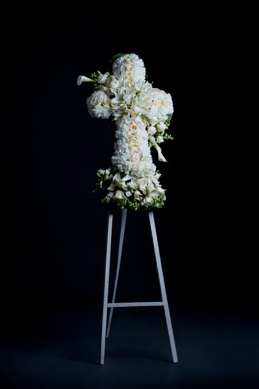 Cruz de Rosas y Lirios – Luz Eterna