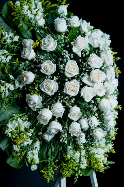 Corona de Rosas Blancas – Descanso en Paz