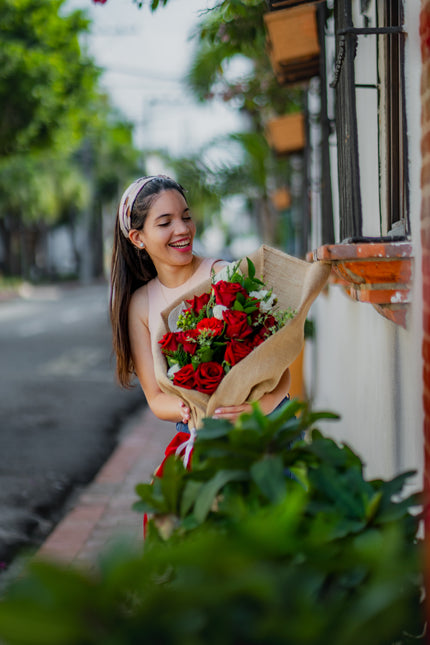 Ramo Floral Milena - de 12 Rosas