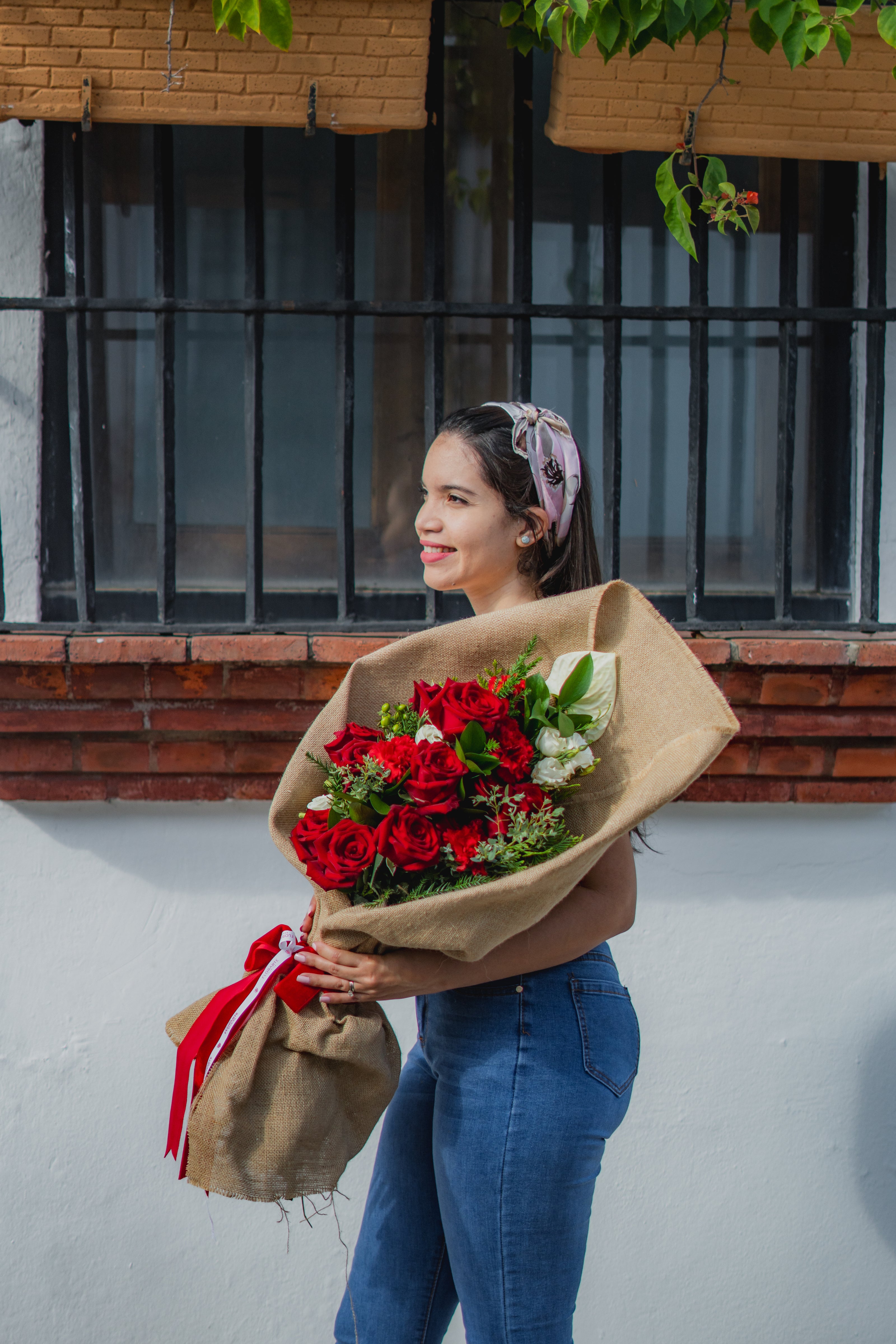 Floral Bouquet of 12 Roses