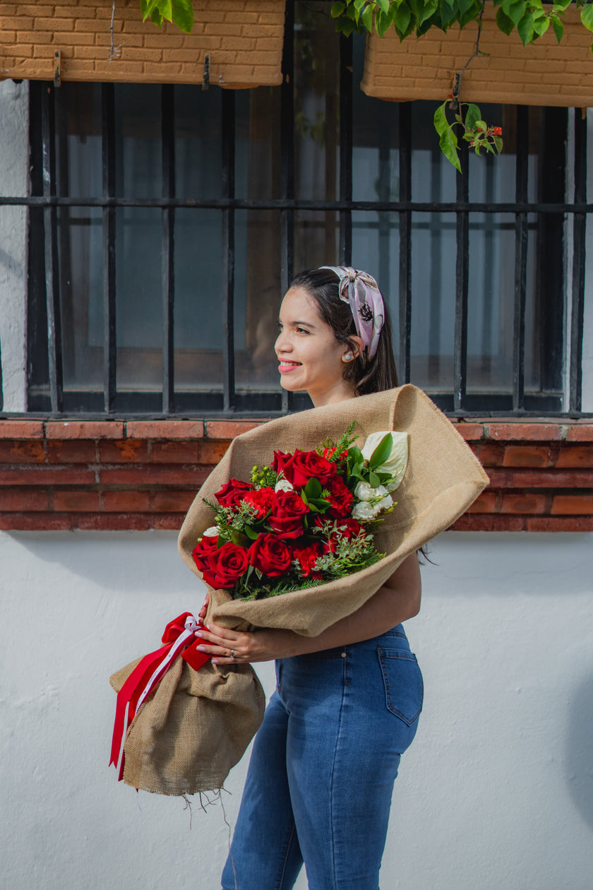 Floral Bouquet of 12 Roses