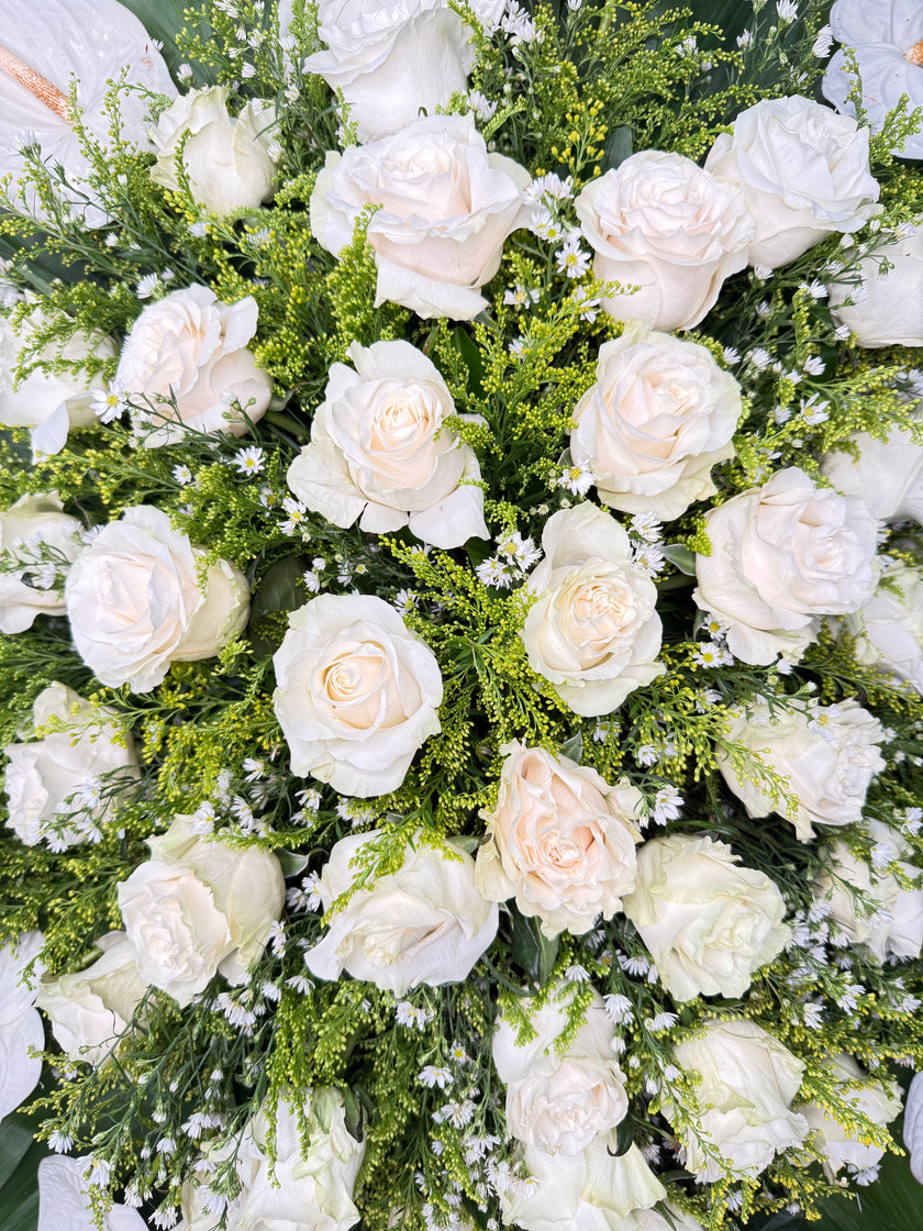 Corona de Anturios y Rosas – Tranquilidad Eterna