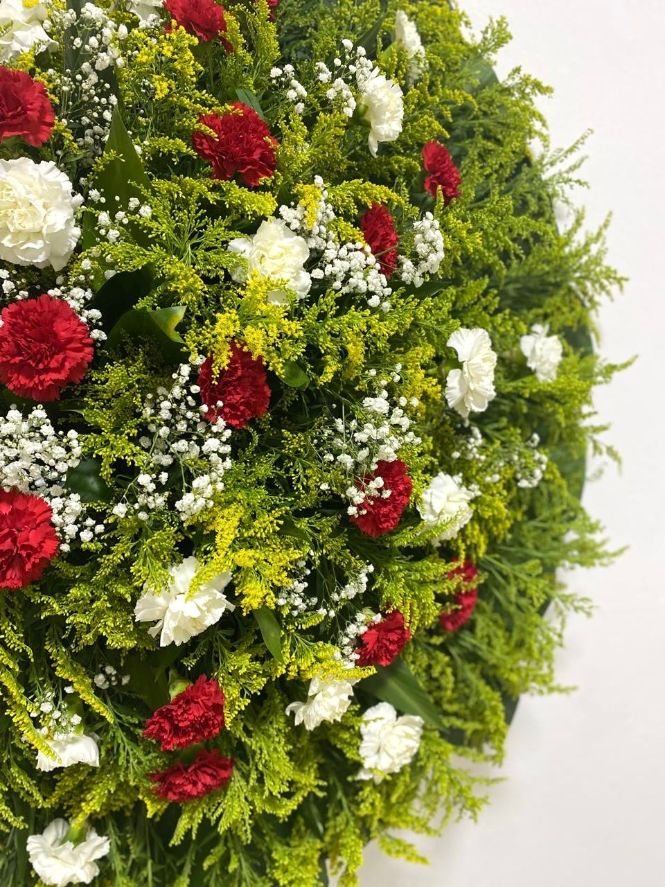 Corona de Claveles Rojos y Blancos