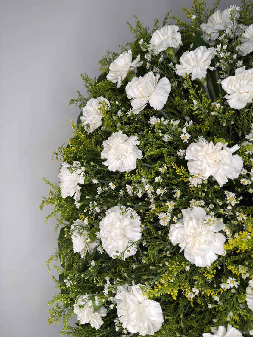 Corona de Claveles – Luz de Despedida