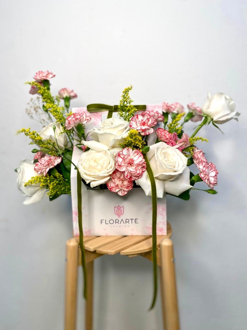 Floral Box de Rosas y Claveles