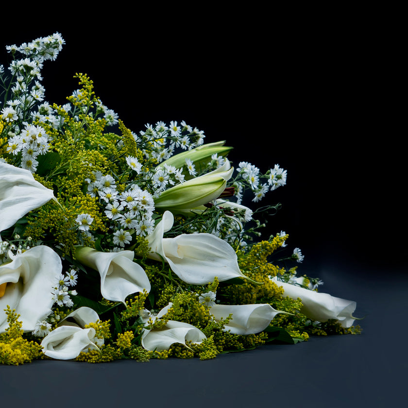 Ramo Fúnebre de Rosas y Lirios – Despedida Serena