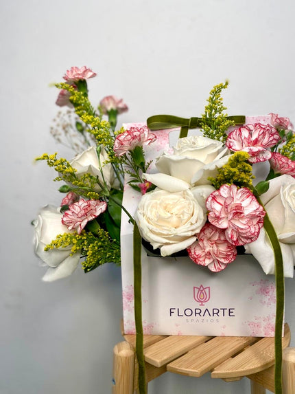 Floral Box de Rosas y Claveles