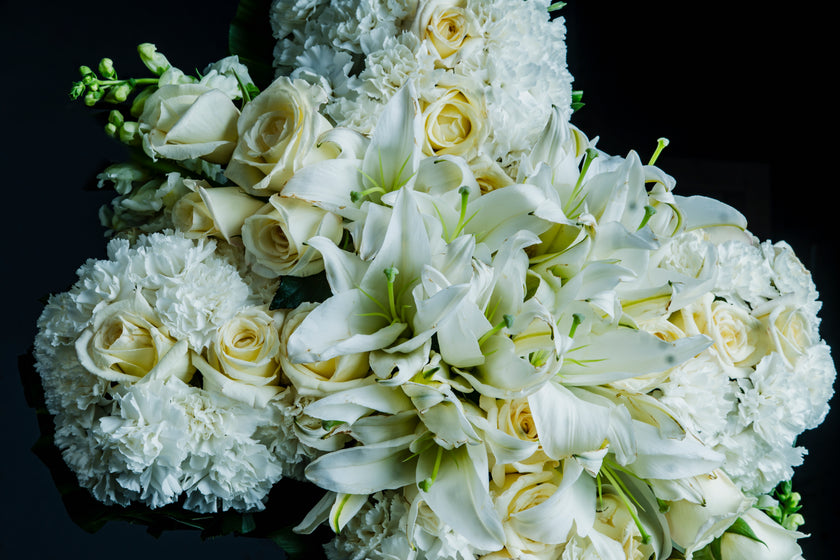 Cruz de Rosas y Lirios – Luz Eterna