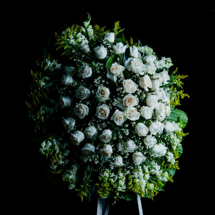 Corona de Rosas Blancas – Descanso en Paz