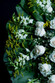 Corona de Rosas Blancas – Descanso en Paz