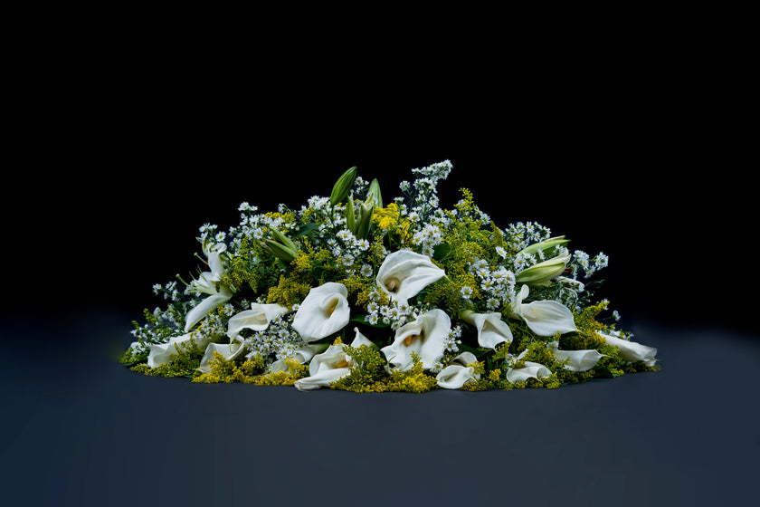 Ramo Fúnebre de Rosas y Lirios – Despedida Serena