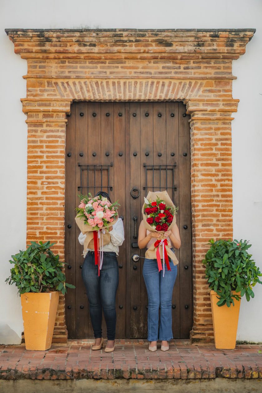 Ramo Floral Milena - de 12 Rosas